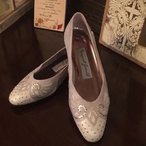 Margaret Jerrold size 8 M